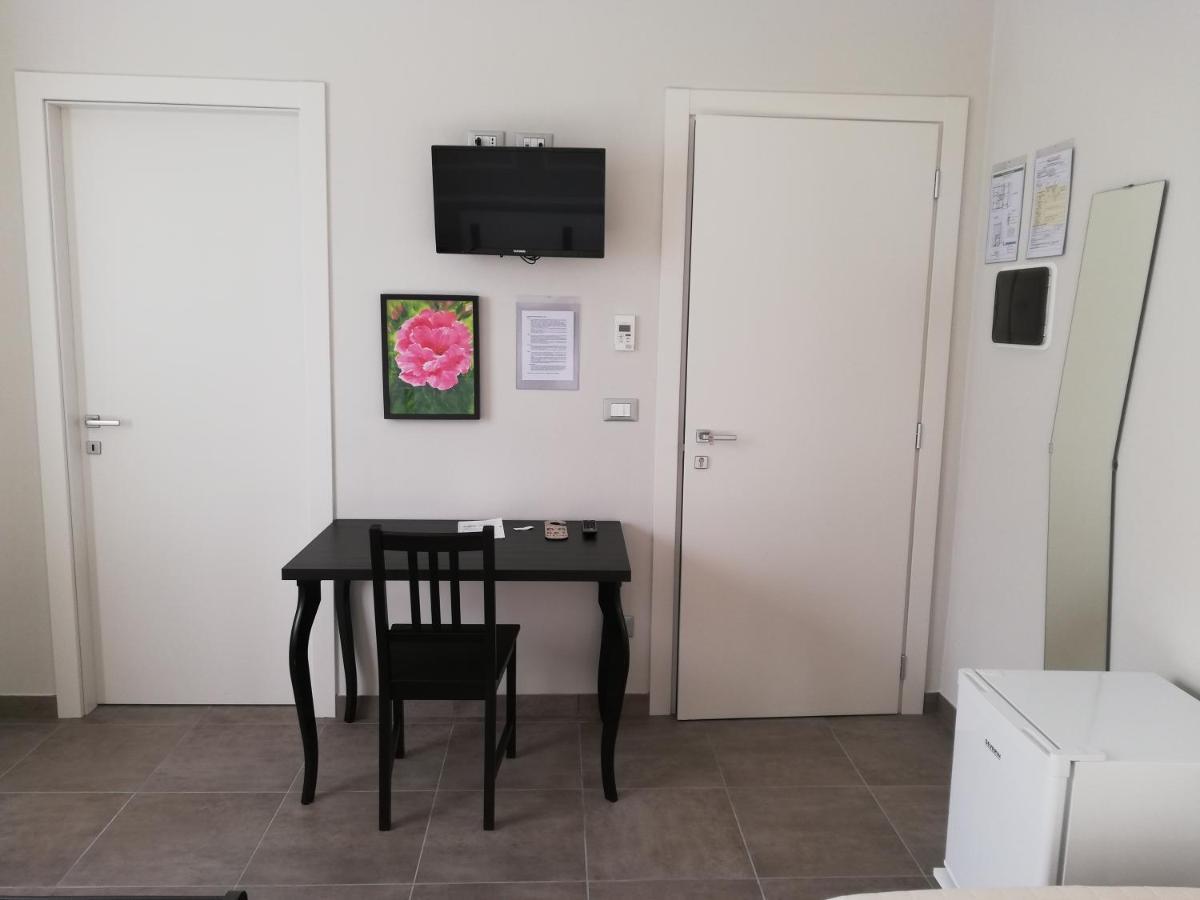 La Dama Room&Breakfast Russi Bagian luar foto