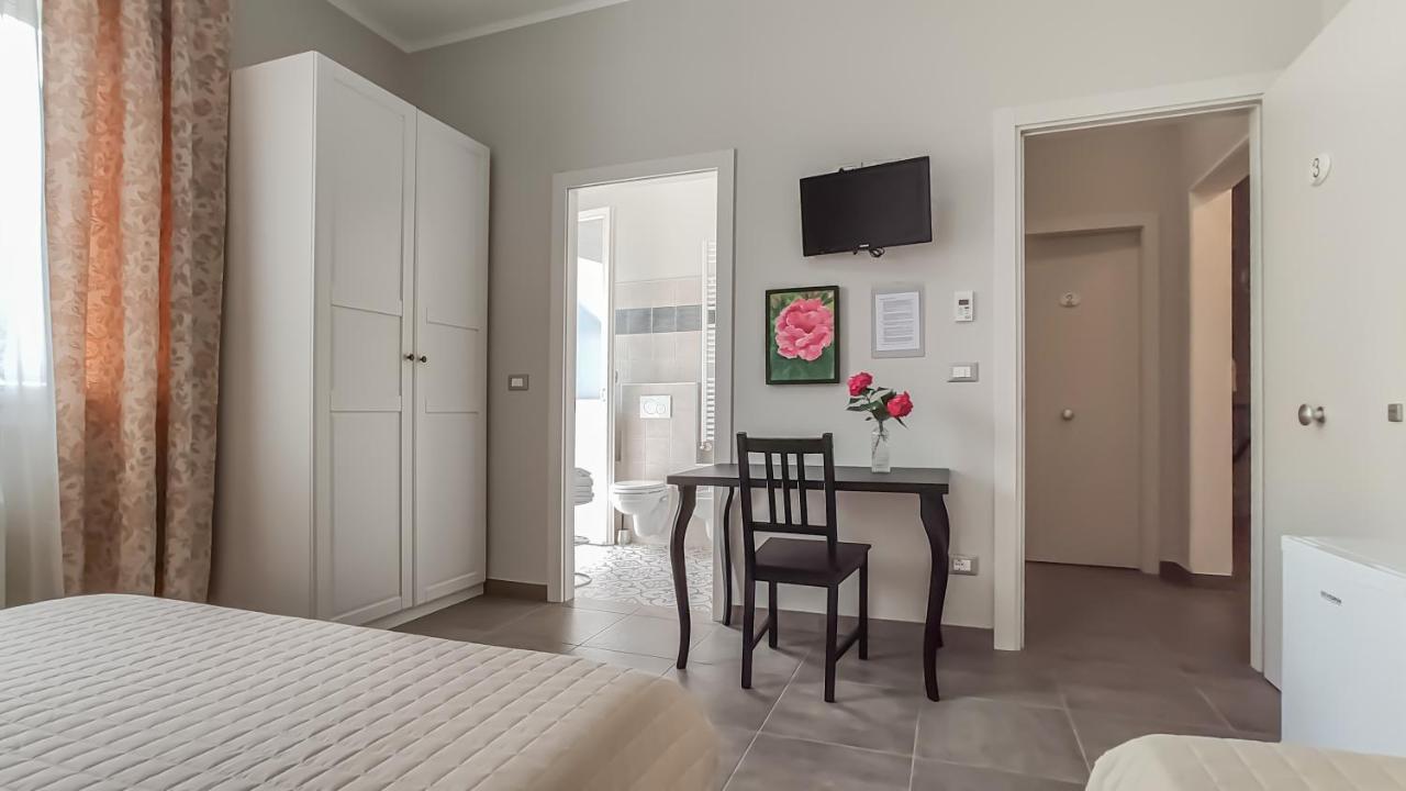 La Dama Room&Breakfast Russi Bagian luar foto